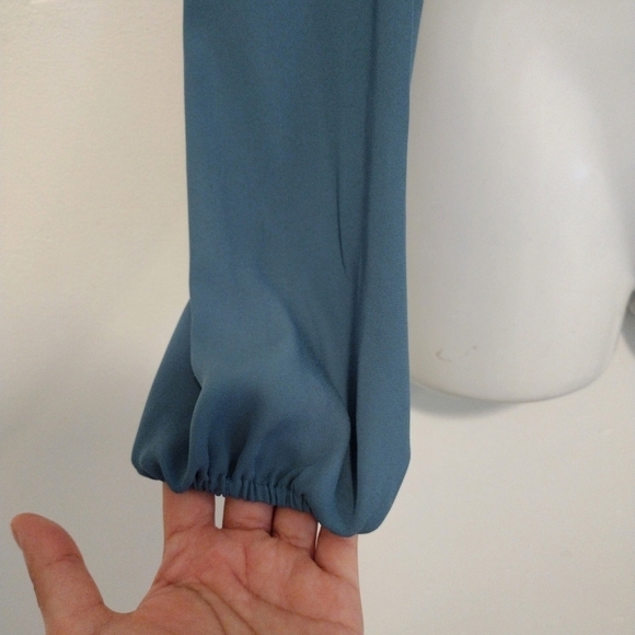 G by Guess - Ruffle Off Shoulder Blouse - Picture 5 of 12